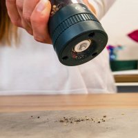 Mlýnek na koření KOCHBLUME® se silikonovým podstavcem - Barva: Zelená