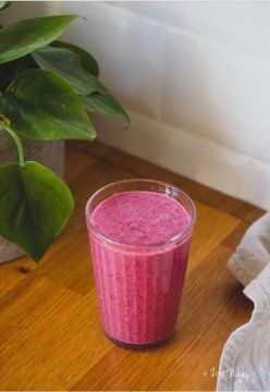 SMOOTHIE Z BOBULOVITÉHO OVOCE (BEZ LAKTÓZY, BEZ LEPKU, VEGAN)