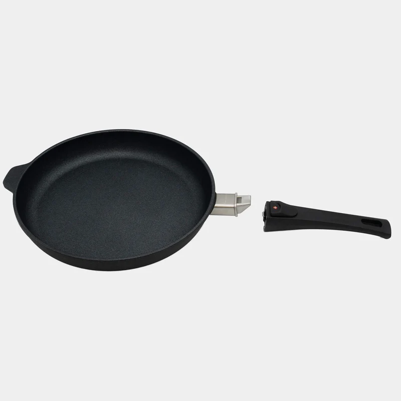 Indukční pánev Swiss Diamond® s odnímatelnou rukojetí s průměrem 28 cm bez poklice