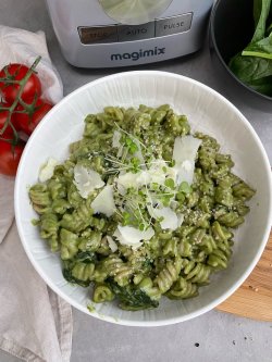 Egyszerű spenótos tészta