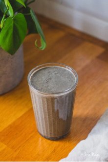 SMOOTHIE S ČIERNYM SEZAMOM (BEZLAKTÓZOVÉ, BEZLEPKOVÉ, VEGÁN)