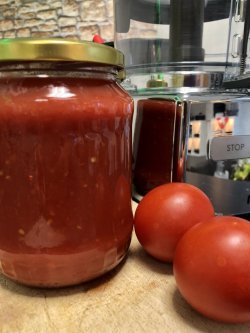 Ilyen egyszerűen és gyorsan elkészíthető a paradicsomlé a Magimix segítségével