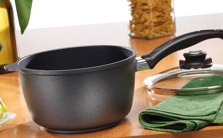 SWISS DIAMOND® gyémánt felületű nyeles lábas 3 l fedövel indukciós