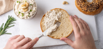 Joghurtos mártogatós kesuval a Magimix segítségével