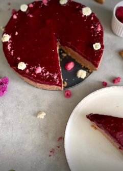 Sajttorta erdei gyümölcsökkel (sütés nélkül)