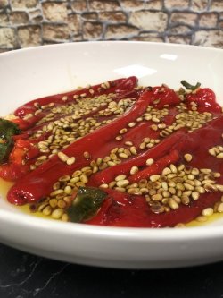 Ízletes ünnepi sültpaprika-saláta