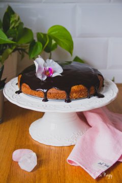 Banánovo mandľová torta s čokoládovou polevou
