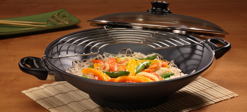 Indukční wok Swiss Diamond® XD61136ic o průměru 36 cm s poklicí