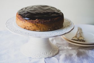 Zita banános mandulás tortája csokoládé öntettel