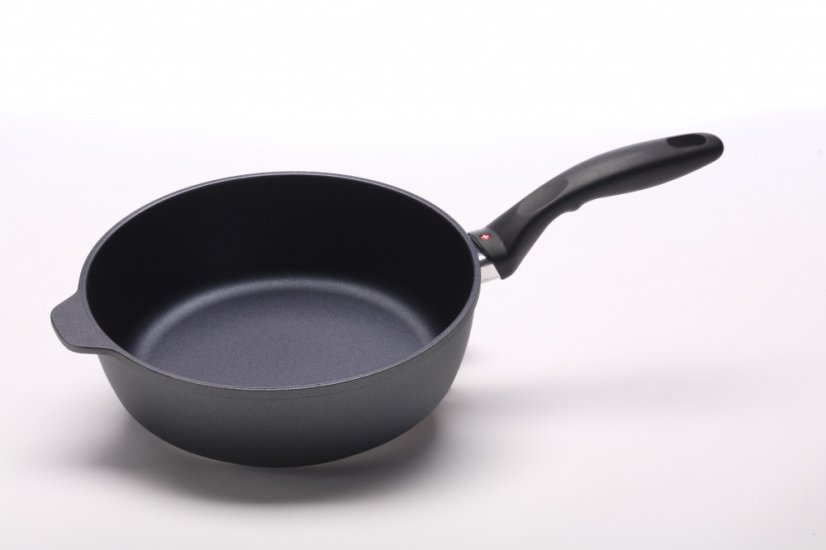 Indukční zvýšená pánev Swiss Diamond® XD6724ic s průměrem 24 cm s poklicí