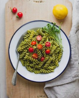 BAZSALIKOM PESTO TÉSZTÁVAL