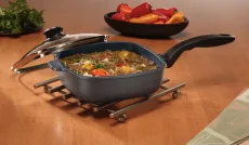 Indukční hranatá pánev Swiss Diamond®XD 20 x 20 cm s poklicí