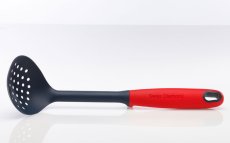 Dierkovaná naberačka pre riady Swiss Diamond®