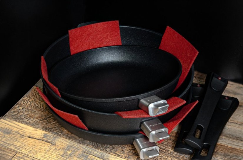 Indukční pánev zvýšená Swiss Diamond® s odnímatelnou rukojetí s průměrem 28 cm bez poklice
