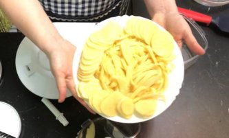 Így készítsen tökéletes hasábokat vagy szirmokat a burgonyából