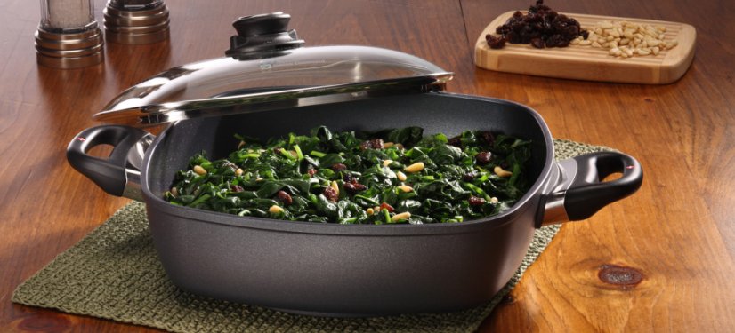 Indukčný hranatý kastról Swiss Diamond® XD66282ic s rozmerom 28x28 cm s pokrievkou