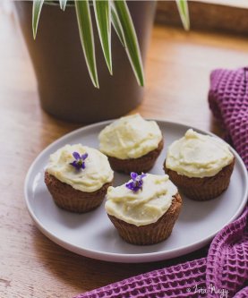 Mrkvové muffiny s pomarančovým krémom (vegánske)