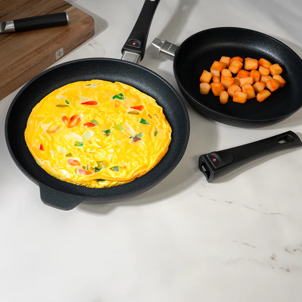 Indukční pánev Swiss Diamond® s odnímatelnou rukojetí s průměrem 28 cm bez poklice