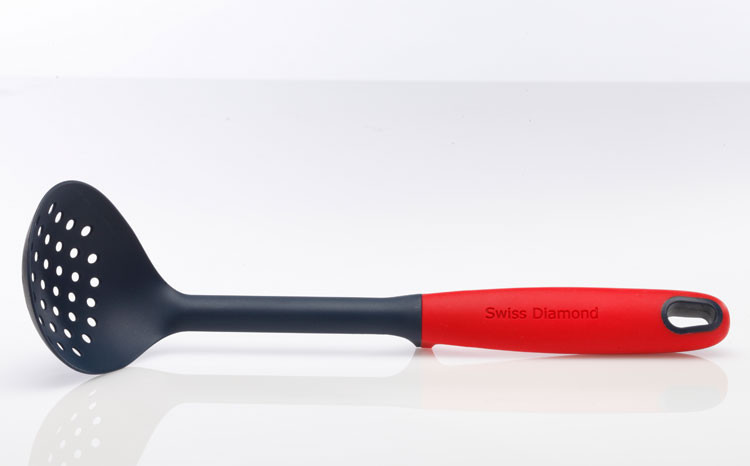 Dierkovaná naberačka pre riady Swiss Diamond®